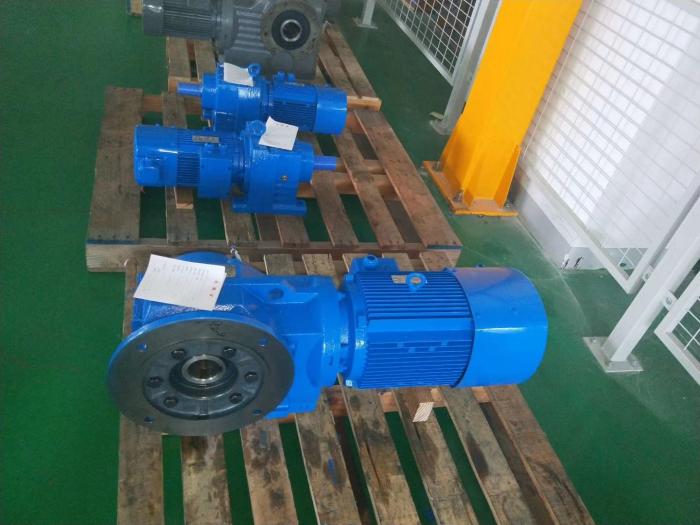 1553212828795867.jpg 減速器工廠實(shí)拍圖實(shí)景拍攝3.jpg